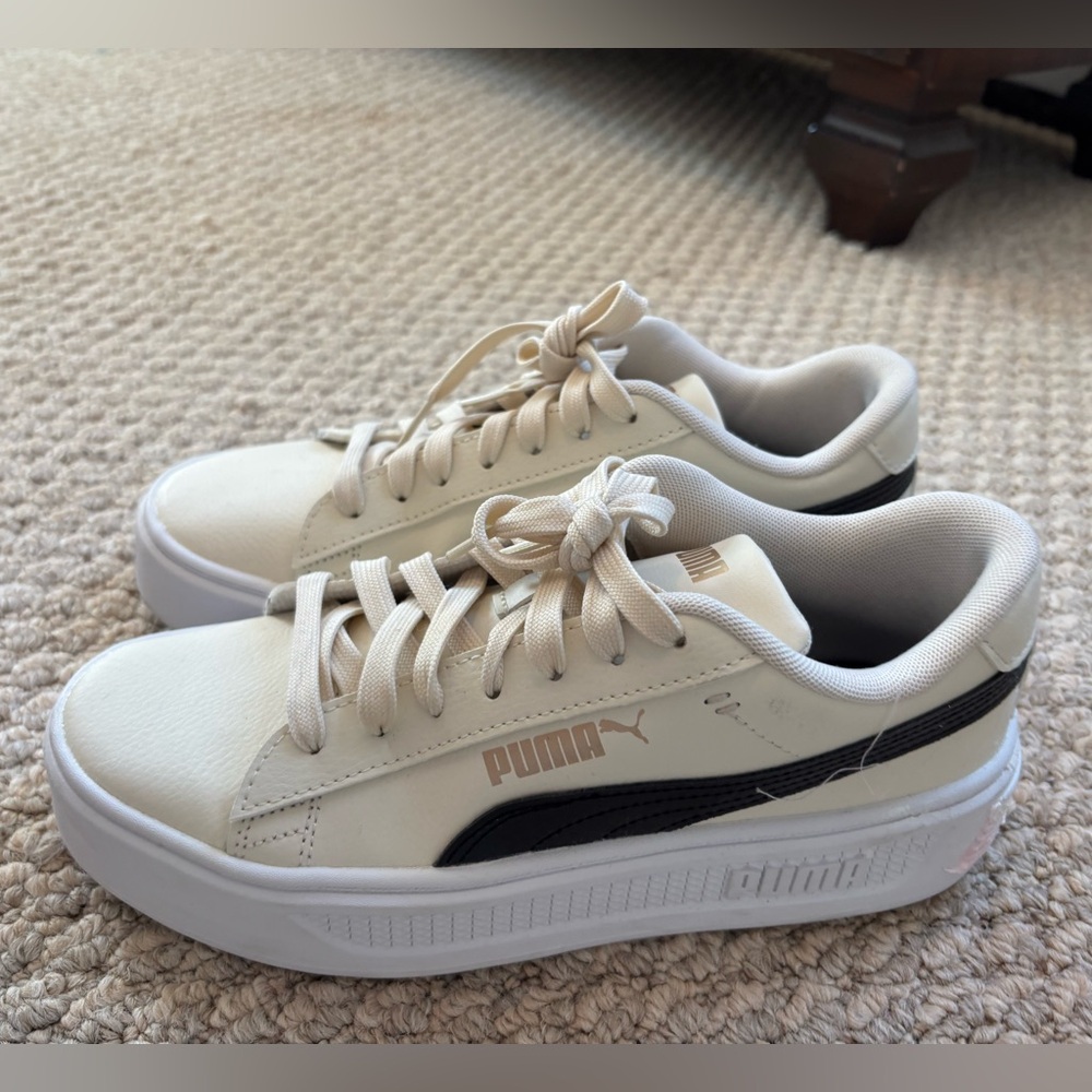 PUMA Women's Smash Platform V3 sneakers size 7.5 leather cream black